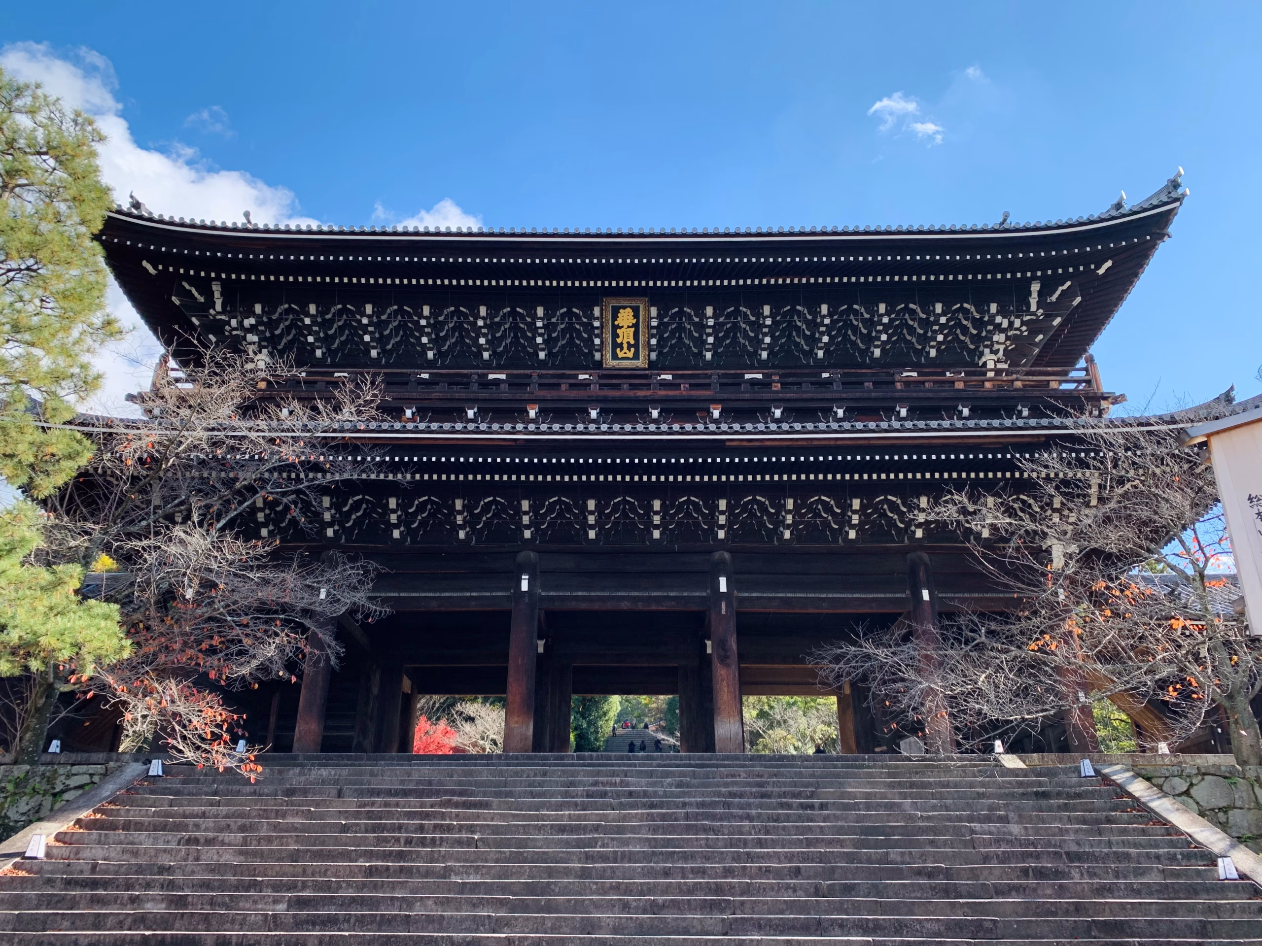 The massive Sanmon Gate, built in 1621, is the largest wooden temple gate in Japan and stands at 24 meters tall. 